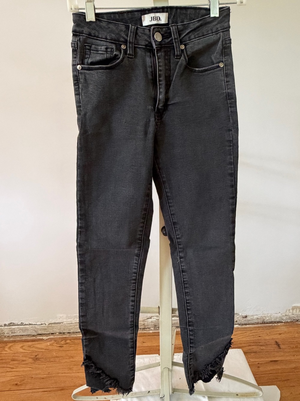 Women’s Black Slim Fit Jeans with Raw Hem